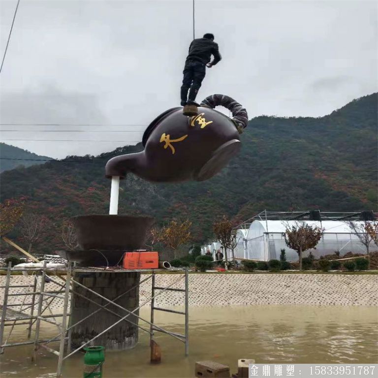 安徽玻璃鋼天壺雕塑案例，池塘水景流水壺11